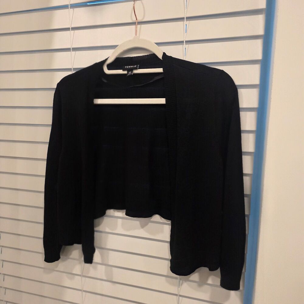 00 Torrid 3/4 Sleeve Cropped Shrug Cardigan